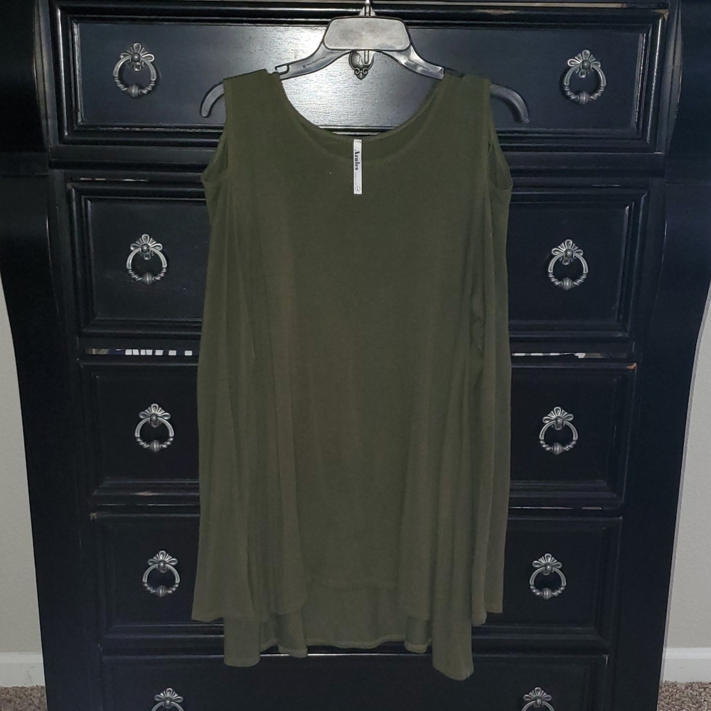 ⭐4/$20⭐ Hunter Green Cold-Shoulder Tunic